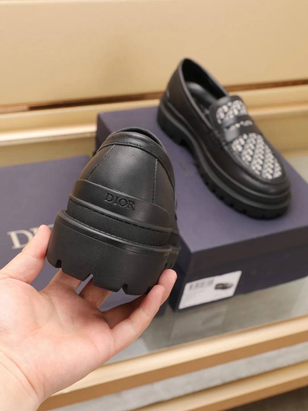 Factory P460💰[Dior] men's classic Loaf leather shoes🇺🇸 are on sale at the same time, original Italian brand · brand totem cloth sewn with brand cloth label · paired with calfskin · (high-end, extravagant and classy) exquisite workmanship (original lining) sole: original factory special rubber concave and convex outsole ⚠️ outsole. Comfortable, wear-resistant, non-slip, real shot 🎬 Can be worn with casual clothes or suits. Size: 38-44 (46.46 customized)